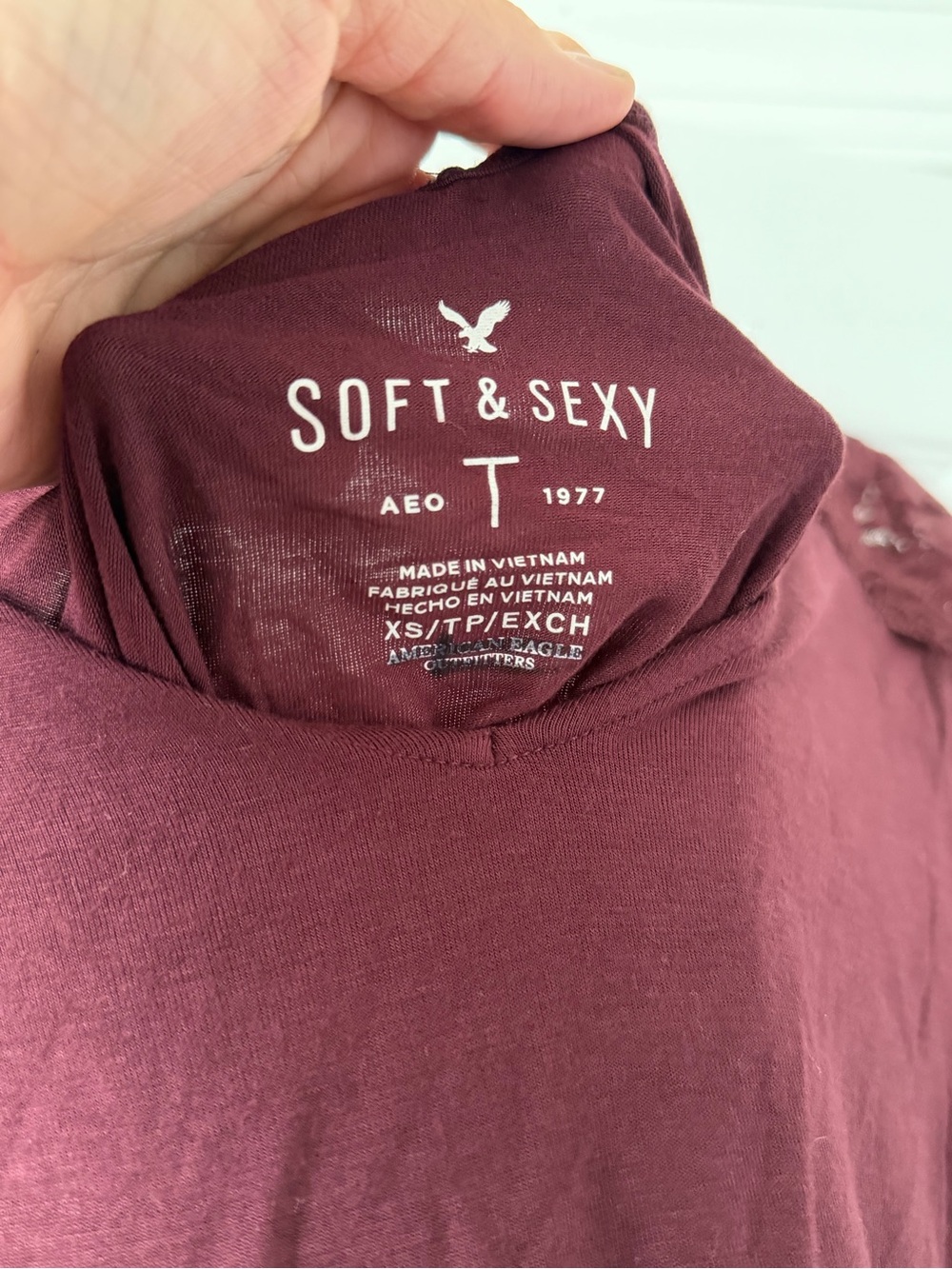 American Eagle Soft & Sexy Burgundy Floral Lace Shoulder V Neck Top XS - Picture 11 of 11